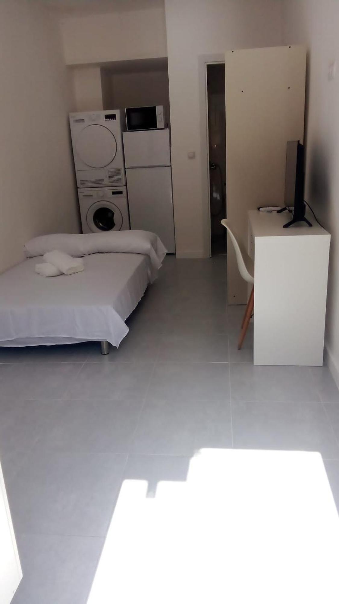 Estudio Encantador Cerca Del Carrefour Rosaleda 1 Málaga Buitenkant foto