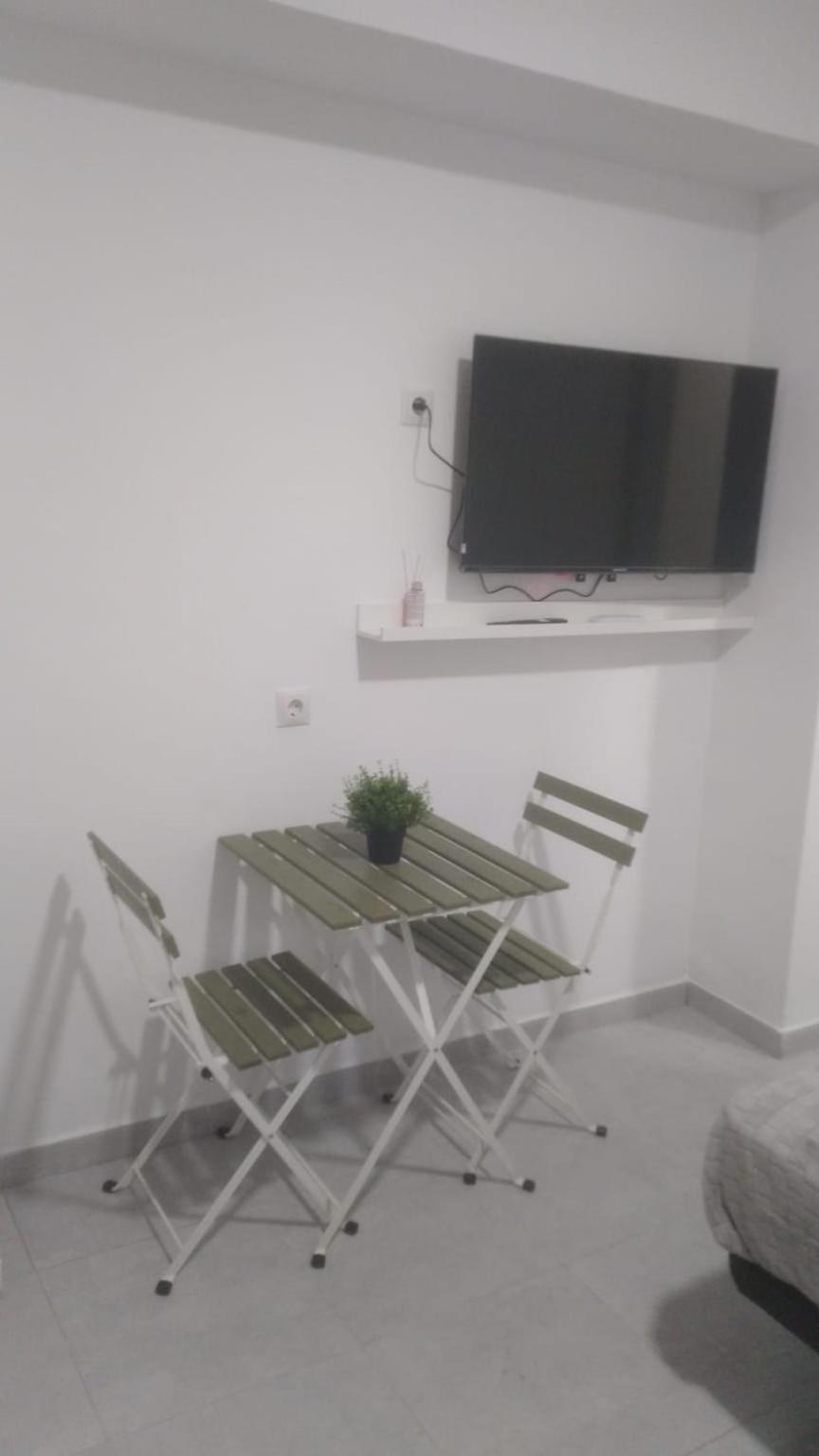 Estudio Encantador Cerca Del Carrefour Rosaleda 1 Málaga Buitenkant foto
