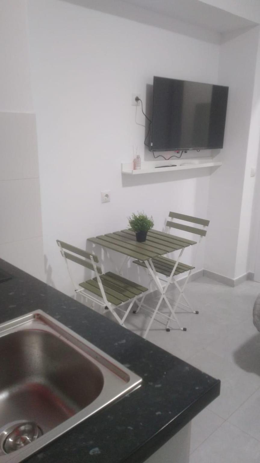 Estudio Encantador Cerca Del Carrefour Rosaleda 1 Málaga Buitenkant foto