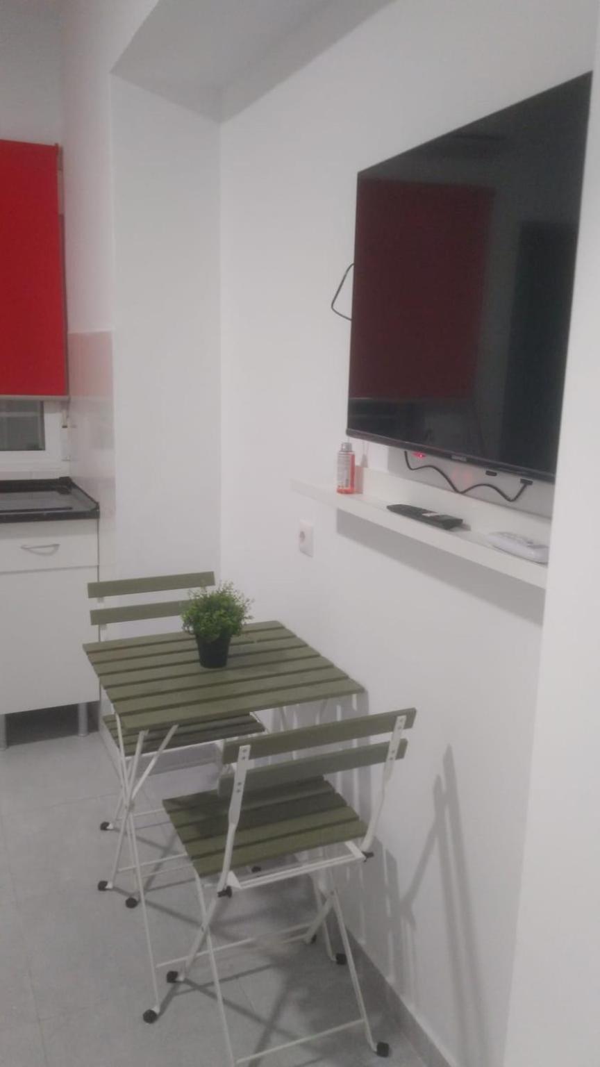Estudio Encantador Cerca Del Carrefour Rosaleda 1 Málaga Buitenkant foto